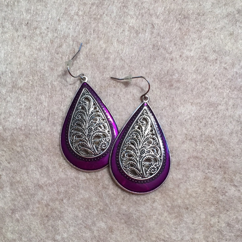 Violet teardrop earrings